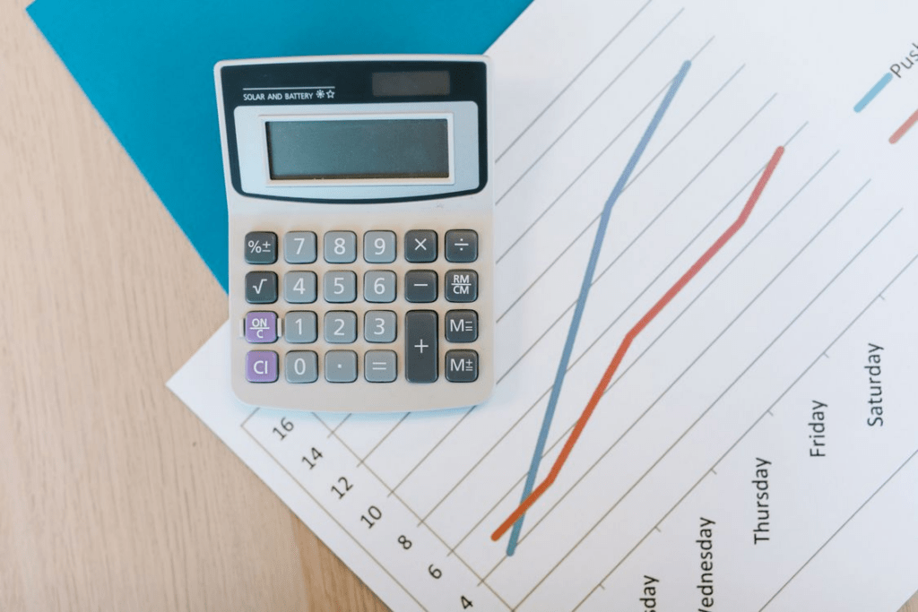 Financial planning tools used to evaluate liquidity needs before choosing an ISA, pension savings account or IRP.