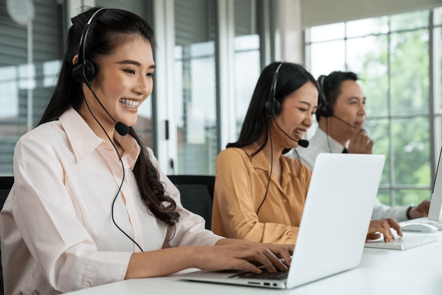 User contacting webtoon customer support to recover missing purchased episodes.